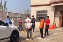 Mang thai 7 tháng vẫn bị chồng đánh, cô gái cầu cứu mẹ đẻ