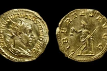 Đồng tiền vàng quý hiếm có hình hoàng đế La Mã bị ám sát