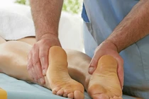 Dấu hiệu ở chân cảnh báo ung thư gan ít người biết