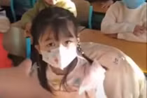 Bắt nạt nữ sinh tiểu học, hai cô giáo trả giá đắt 