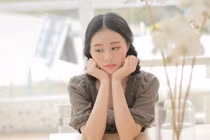 Chê tôi nấu mặn, chồng hất đổ mâm cơm rồi gọi nhà ngoại kể tội