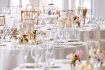 Dự tiệc cưới sang trọng tại khách sạn, hàng trăm người ngộ độc 