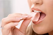 Ăn quá nhiều kẹo cao su, cô gái 19 tuổi chết thảm