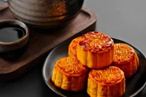 Ăn bánh trung thu thay cơm, bà bầu suýt một xác hai mạng