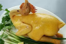 Mẹo luộc gà thơm ngon, da vàng bóng cho mâm cơm cúng