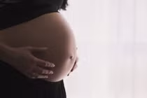 Vừa sinh con, cô gái ân ái liên tục và cái kết đau lòng 