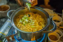 Vợ nấu mì ngày 3 bữa, chồng nổi giận đòi ly hôn