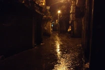 Đi qua ngõ vắng sáng sớm, nữ sinh đại học gặp chuyện đau lòng 