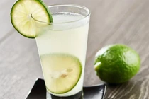 Muốn ly hôn, vợ làm điều đáng sợ với chồng bằng ly nước chanh 