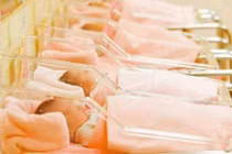 Yêu quá nhiều người, cô gái cầu cứu vì...không biết con của ai