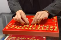 Giá vàng hôm nay 13/11: Giảm nhẹ sau một cơn sốt