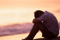 Quá đẹp trai, thanh niên bị 4 phụ nữ tấn công tình dục 