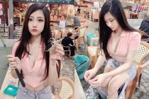 Hot girl câu tôm xinh như búp bê, mặc gì cũng gây mê đắm