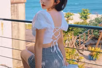 Mặc váy ngắn đi dạo, cô gái sốc vì bị nhầm là "gái bán hoa"