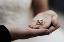 Vừa kết hôn 10 phút, cô dâu đau đớn thành góa phụ vì...