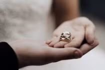 Vừa kết hôn 10 phút, cô dâu đau đớn thành góa phụ vì...