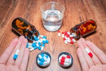 Cho uống thuốc cảm lạnh kiểu này, mẹ hại con "vỡ gan"