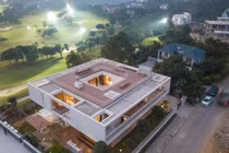 Choáng ngợp với biệt thự gần 500m2 có ao cá giữa nhà ở Tam Đảo