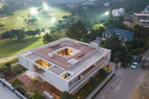 Choáng ngợp với biệt thự gần 500m2 có ao cá giữa nhà ở Tam Đảo