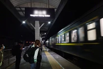 Ngồi cạnh người loạn thần, chàng trai trẻ chết tức tưởi