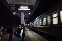 Ngồi cạnh người loạn thần, chàng trai trẻ chết tức tưởi