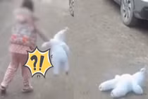 Mẹ ném con xuống đường giữa trời lạnh giá gây phẫn nộ