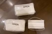 Mua khẩu trang chống dịch tưởng bị lỗi, chàng trai choáng váng phát hiện sự thật