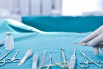 Bé 12 tuổi học trên mạng tự cắt bao quy đầu, bác sĩ sốc