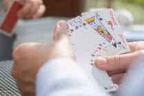 Chồng mê cờ bạc, tôi buộc phải ngoại tình để nuôi gia đình