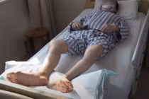 3 năm không uống nước lọc, cơ thể chàng trai trẻ thay đổi ghê rợn