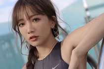 Nữ diễn viên gợi cảm hóa thân thành y tá chống dịch gây xôn xao