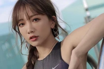 Nữ diễn viên gợi cảm hóa thân thành y tá chống dịch gây xôn xao