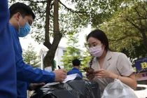 Bia, thuốc lá bị từ chối tiếp nhận vào bên trong khu cách ly