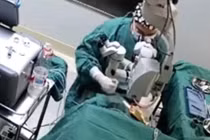 Bệnh nhân không nghe lời, bác sĩ tát mạnh ngay khi phẫu thuật 