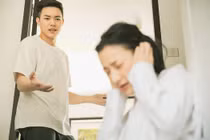 Trả thù chồng, vợ ân ái với hai bạn trai cũ gây choáng