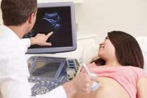 Siêu âm 4D, bác sĩ choáng vì biểu cảm thai nhi cực "gắt"