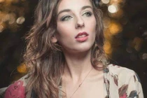 Thò đầu qua cửa ô tô, cô gái chết thảm: Sự thật rợn người