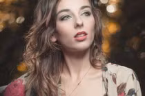 Thò đầu qua cửa ô tô, cô gái chết thảm: Sự thật rợn người