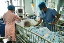 Bà nội cho uống nước bí đao dinh dưỡng... cháu suýt "gặp tử thần"