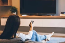 Xem phim truyền hình cả ngày lẫn đêm, người phụ nữ gặp họa lớn