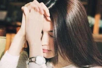 Tôi đưa bạn trai về ra mắt, bà nội liền hắt một chén nước vào anh