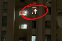 Cãi nhau với chủ nhà, người đàn ông ném tủ lạnh từ tầng 23