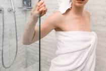 Mẹ chồng dùng chung khăn tắm, con dâu gặp chuyện đáng sợ