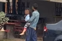 Đi ăn, bố sốc vì con bị bắt cóc giữa ban ngày