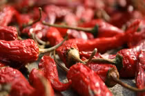 Ép con dâu nấu cỗ giỗ, mẹ chồng tái mặt vì điều này 