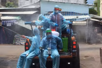 Đội khử khuẩn ở TP.HCM: 'Từ xa lạ, chúng tôi trở thành gia đình'