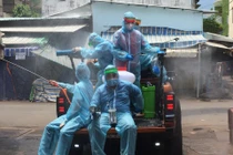 Đội khử khuẩn ở TP.HCM: 'Từ xa lạ, chúng tôi trở thành gia đình'