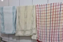 Mẹ chồng dùng khăn tắm lau nước tiểu, con dâu phát điên