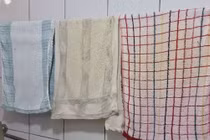 Mẹ chồng dùng khăn tắm lau nước tiểu, con dâu phát điên