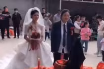 Chú rể không đến kịp, em gái thay anh trai...cưới cô dâu